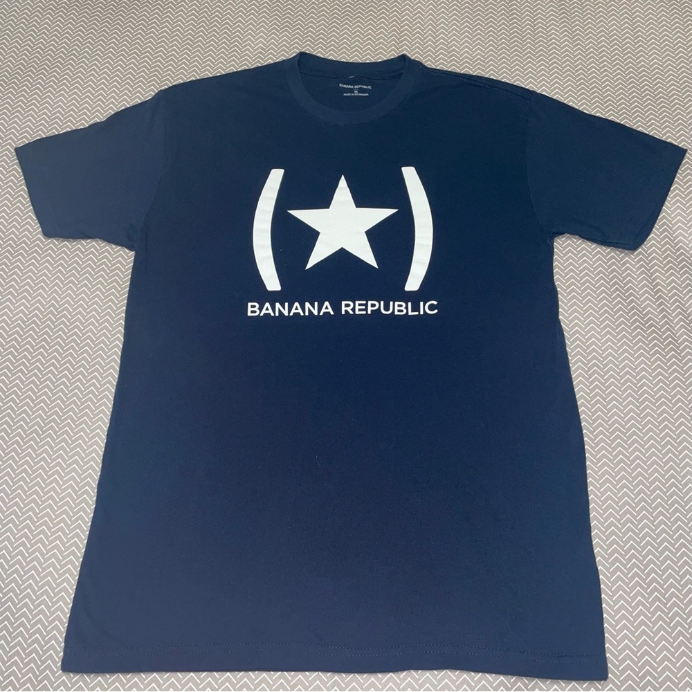 Banana Republic Blue‎ Short Sleeve Tee with Graphic Design